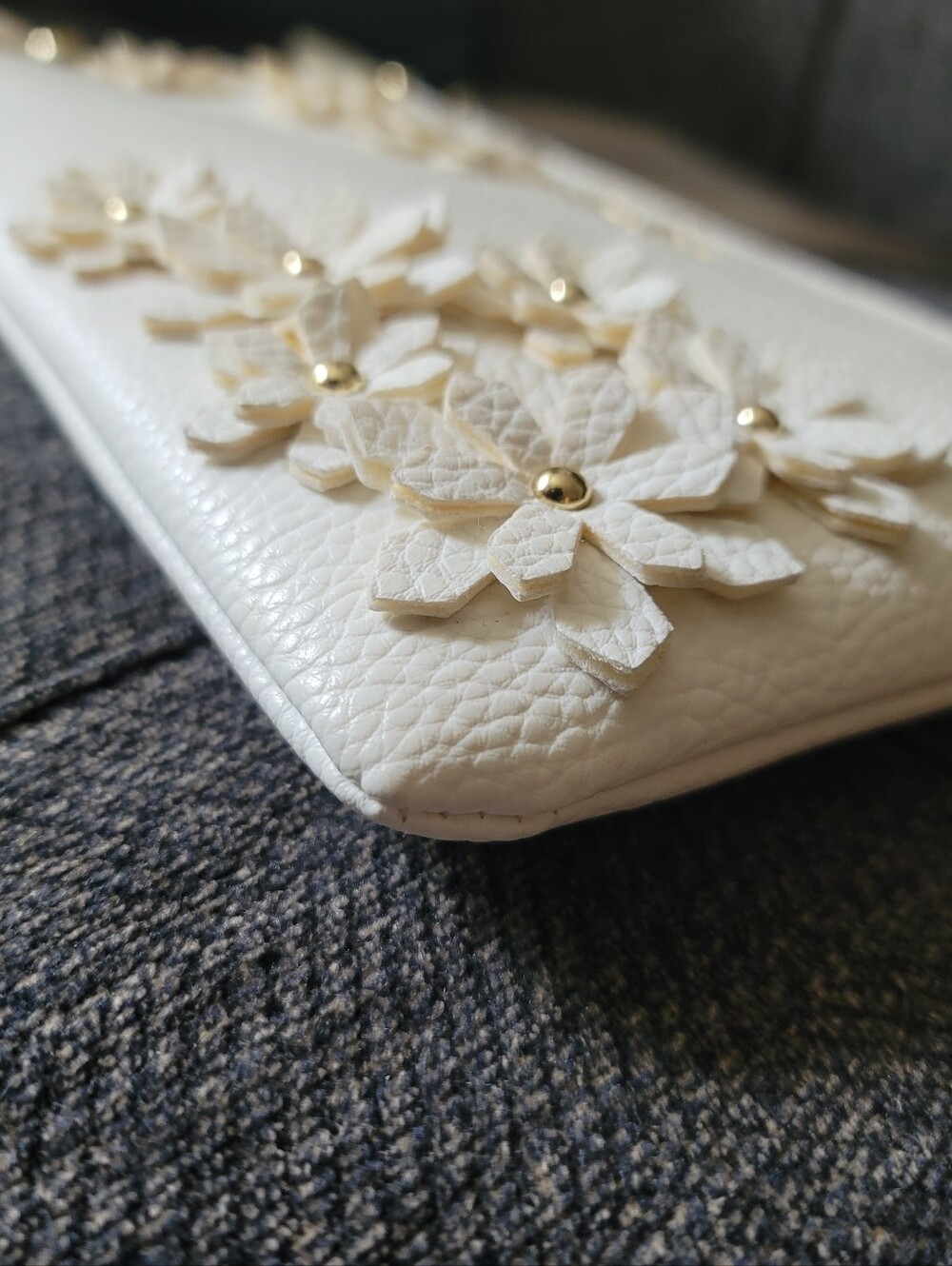 Jessica Simpson White Floral Applique Two Way Crossbody - Picture 4 of 13